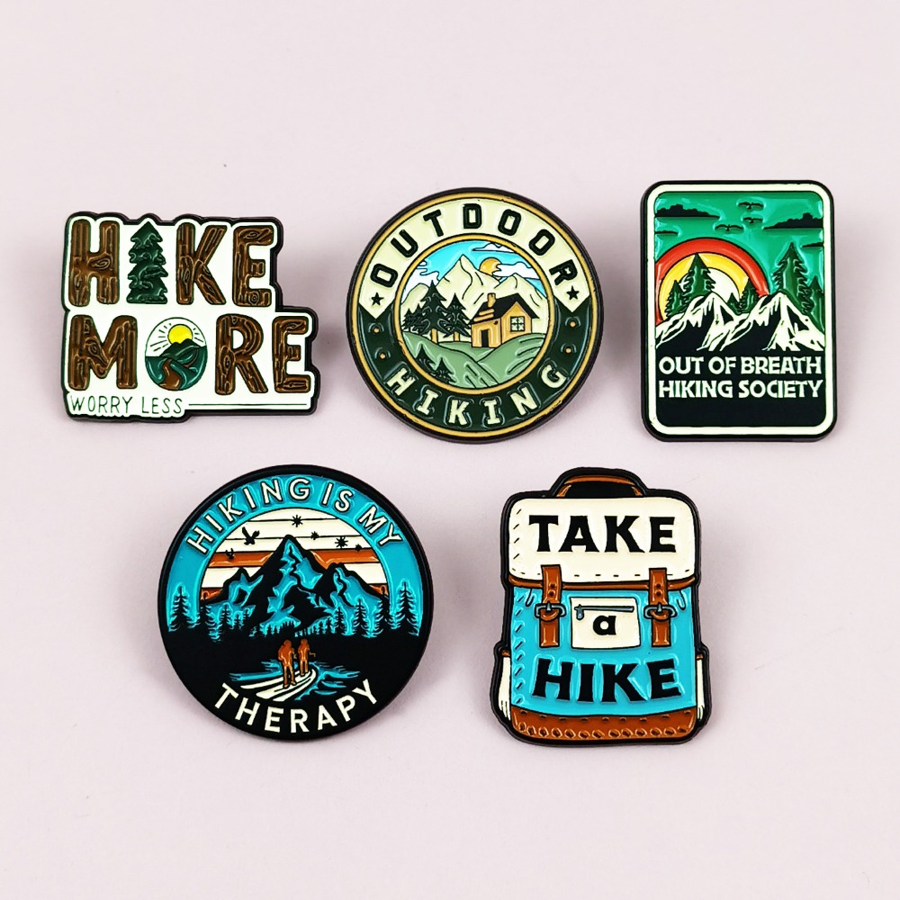 Vintage Outdoor Hiking Brooch  - đánh giá và giá Outdoor Adventures Clothing