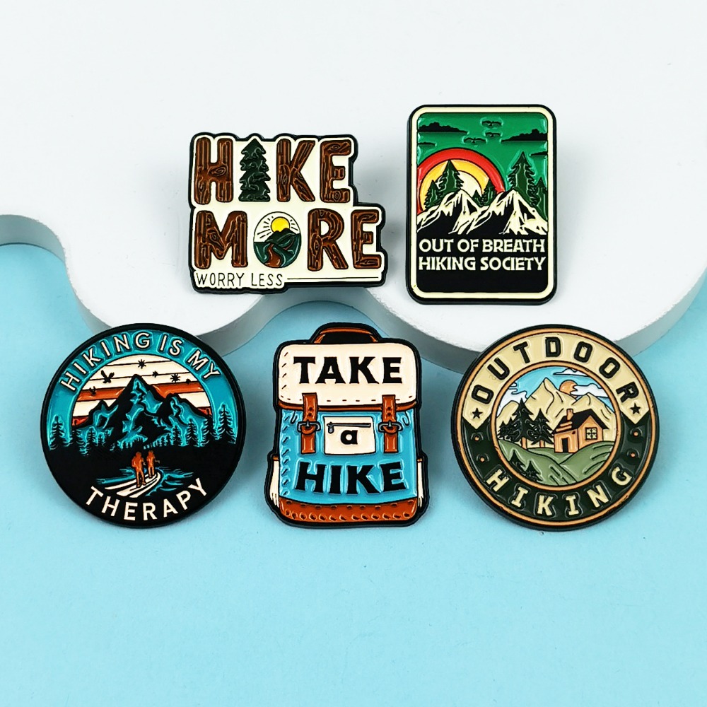 Vintage Outdoor Hiking Brooch  - đánh giá và giá Outdoor Adventures Clothing